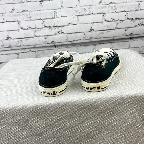 Converse Chuck Taylor all star black low top Kids shoes, size 1 - Picture 6 of 9
